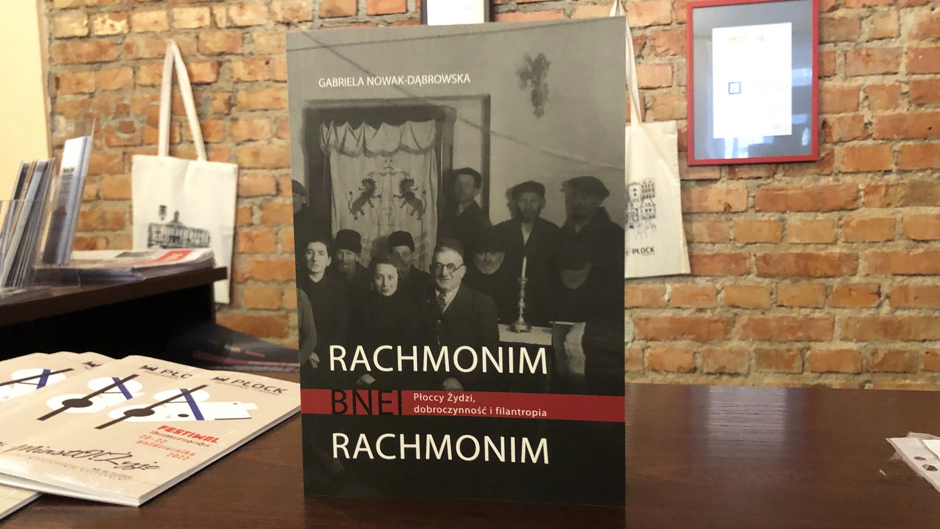 Książka “Rachmonim bnei rachmonim. Płoccy Żydzi, dobroczynność i filantropia” Gabrieli Nowak-Dąbrowskiej dostępna od 14 listopada